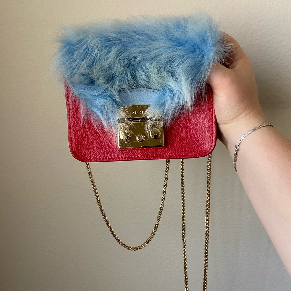 Furla metropolis small pink leather and blue faux fur bag